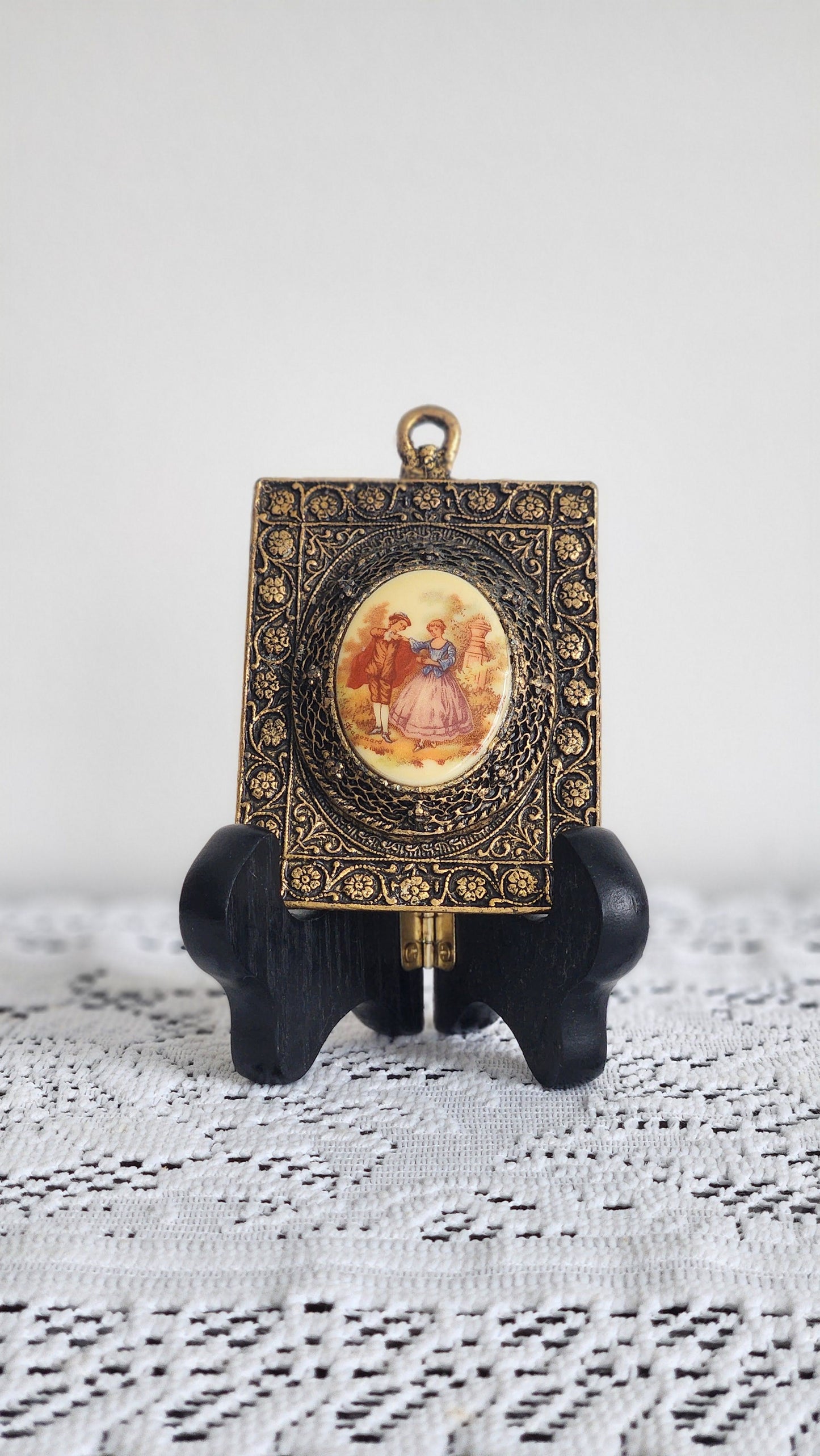 24K Small Gold Plated Cameo Hanging