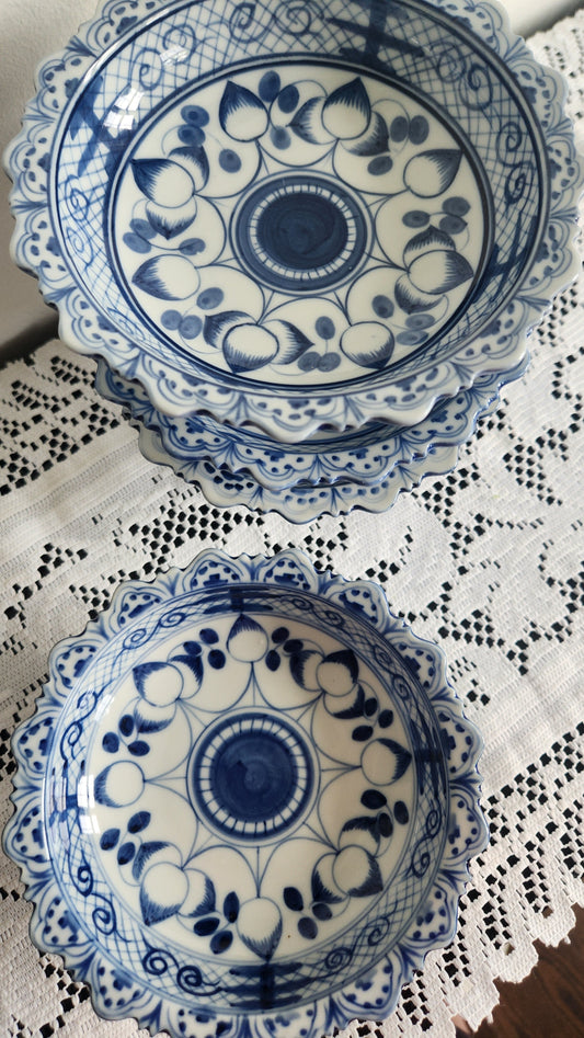 Set of 4 blue and white scalloped porcelain pedestal bowls, top view