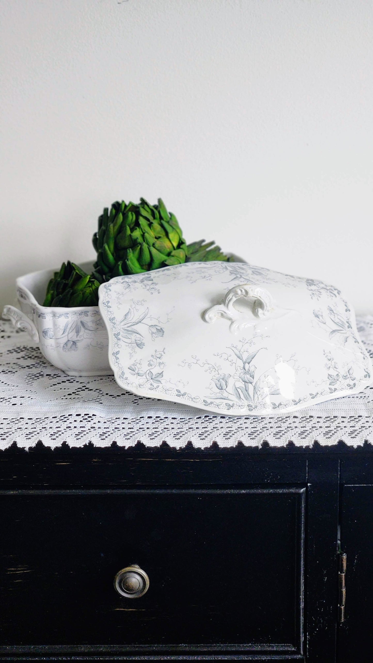 Alfred Meakin Westmeath covered vegetable dish with lid off showing grey transferware pattern