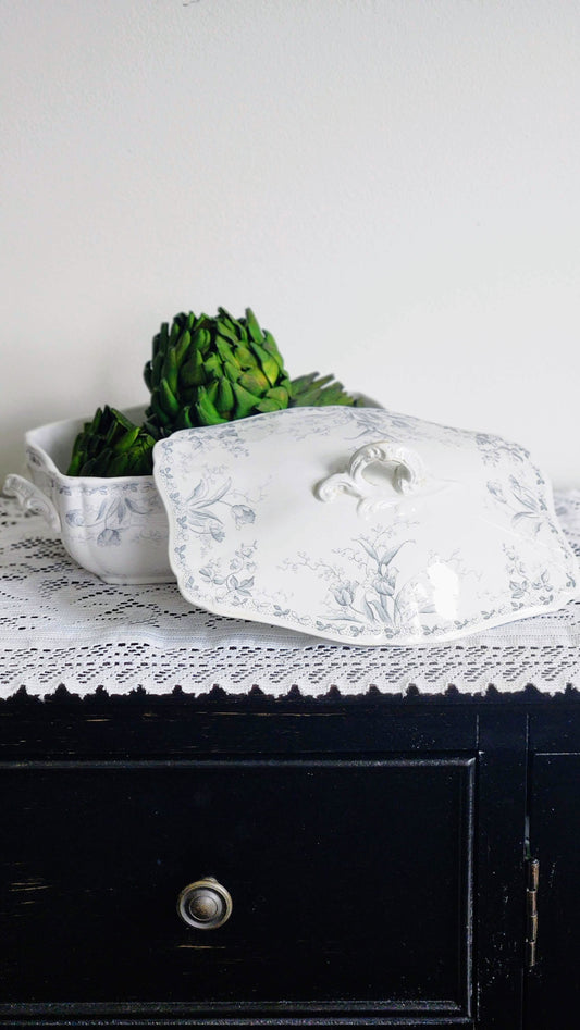 Alfred Meakin Westmeath covered vegetable dish with lid off showing grey transferware pattern