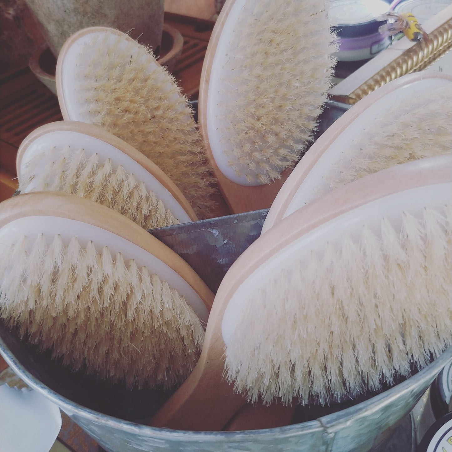 Natural Bristle Curved Body Dry/Wet Brush